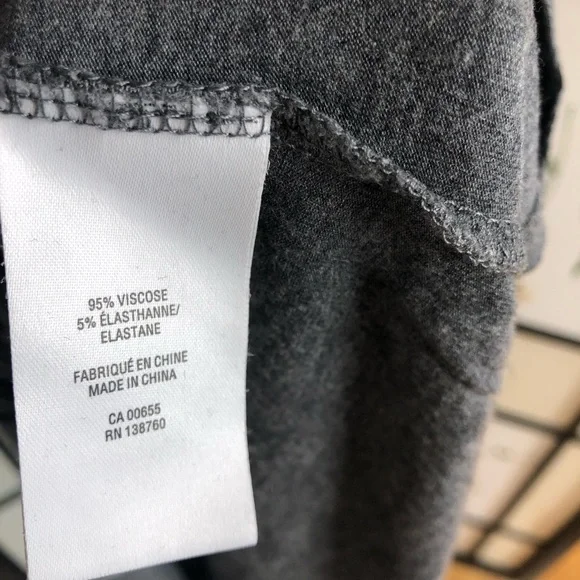 Reitman’s | Women’s Oversized V-Neck T-Shirt. Monochrome Lys Prints. Size Small. - Picture 6 of 6